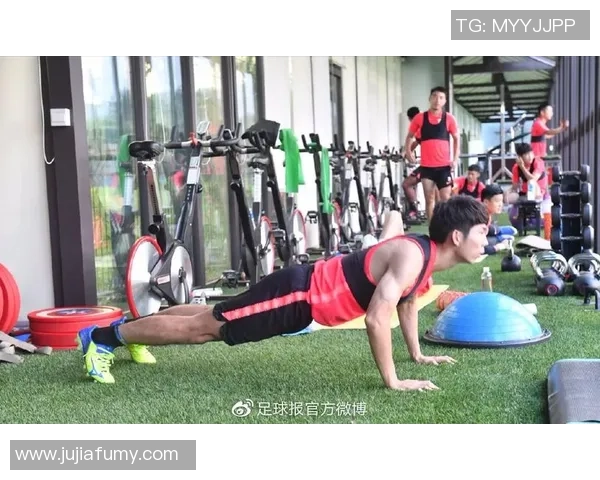 足球球星赛后恢复揭秘专业按摩如何助力竞技状态提升